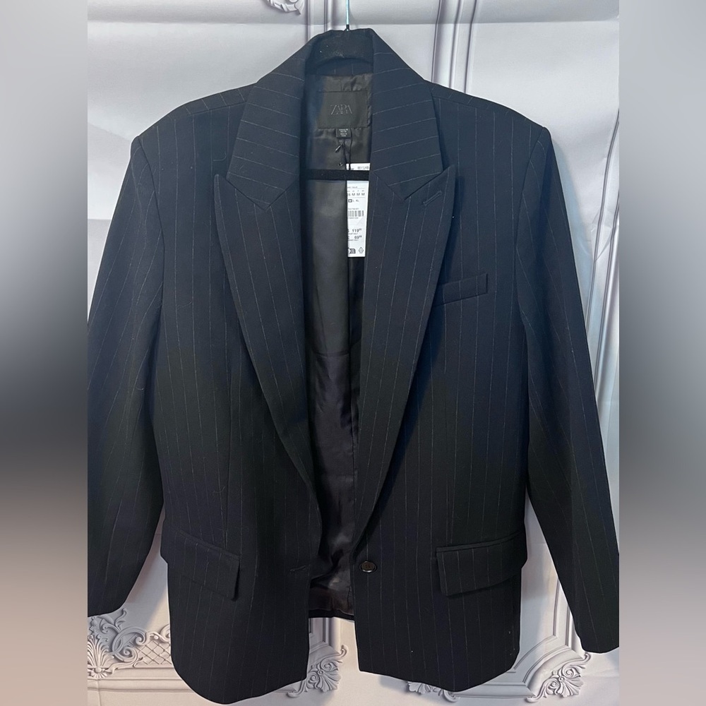 TREND NWT ZARA 2025 PINSTRIPE BLAZER size M
🚨firm price no discount - Picture 14 of 16